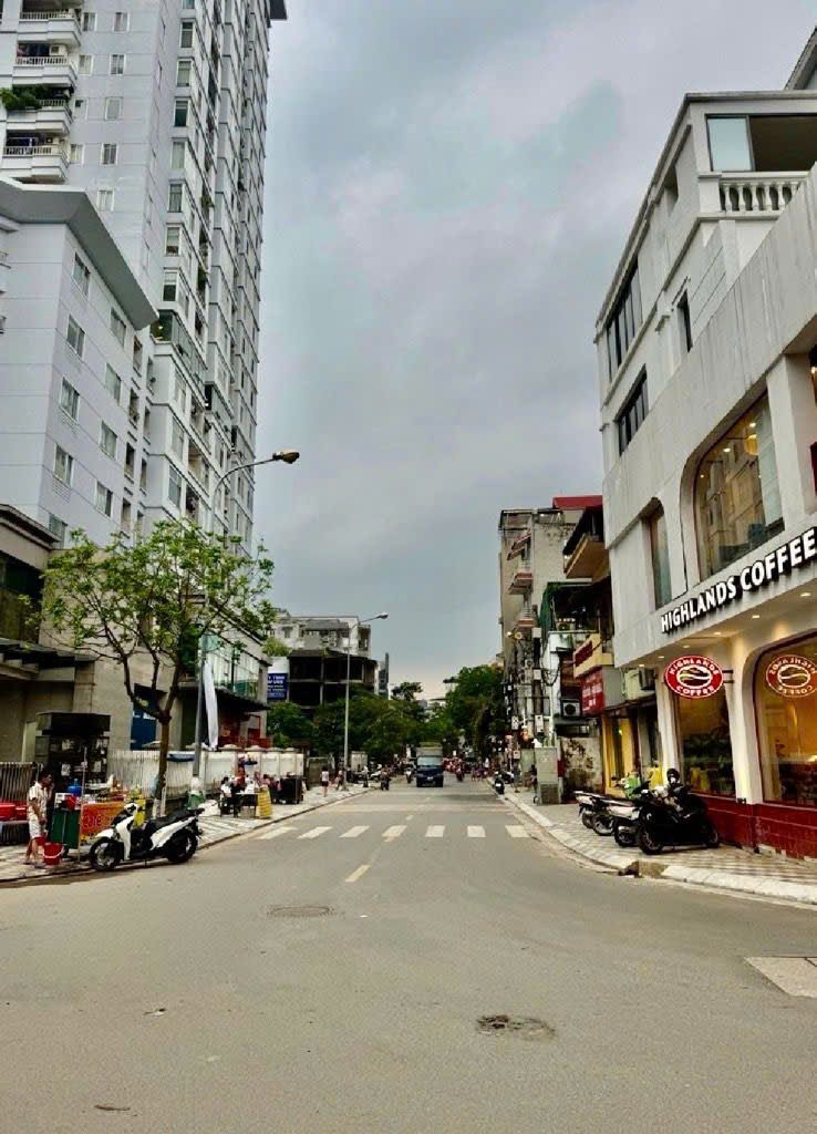 Cần bán Nhà mặt tiền 4m, hướng Nam - Tây Nam ngõ An Dương Vương, Tây Hồ